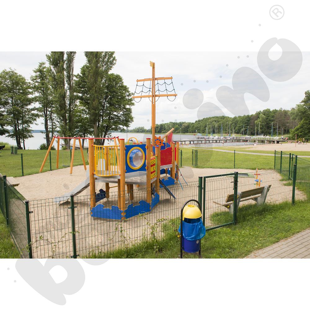 Statek Diasa, drewniane słupy