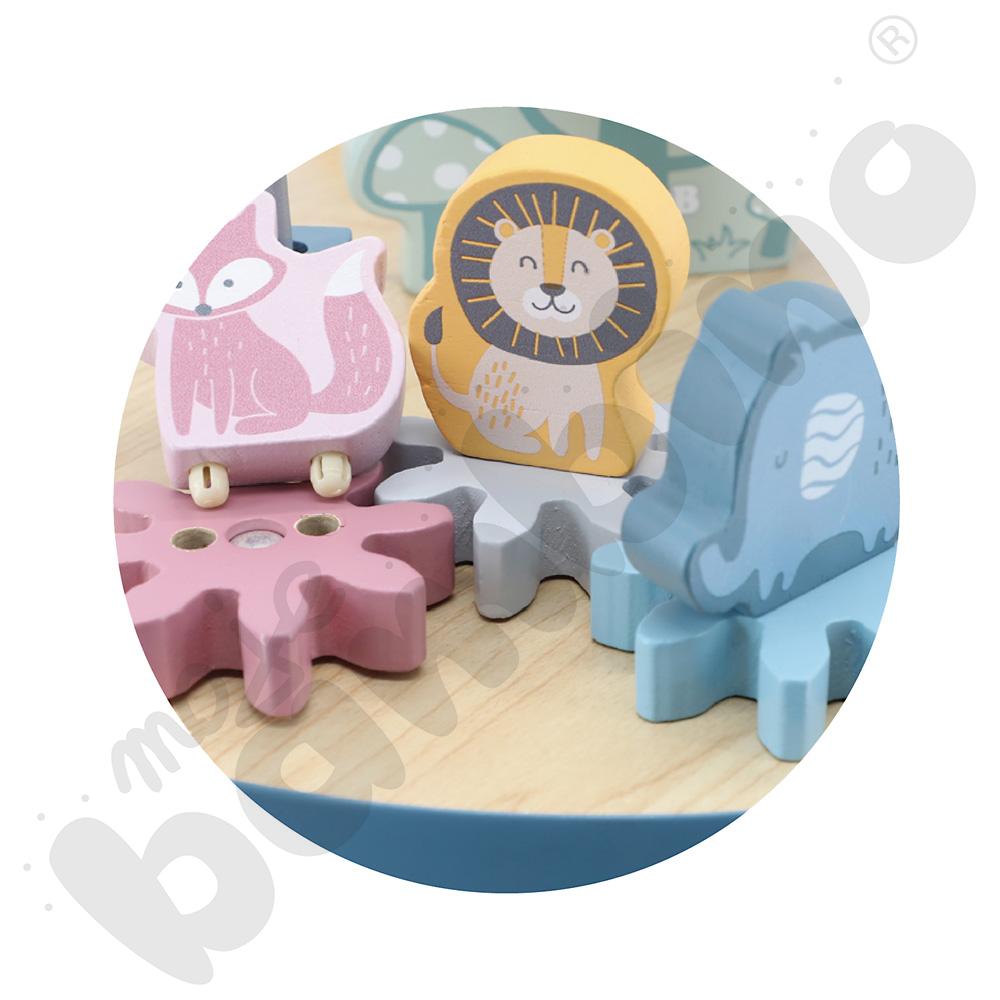 Drewniany stolik edukacyjny - przeplatanka