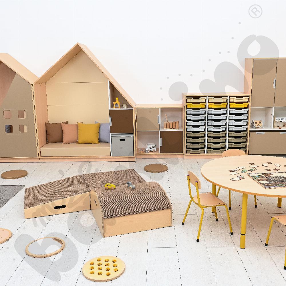 Sala przedszkolna Quadro w kolorystyce beżowo-musztardowej