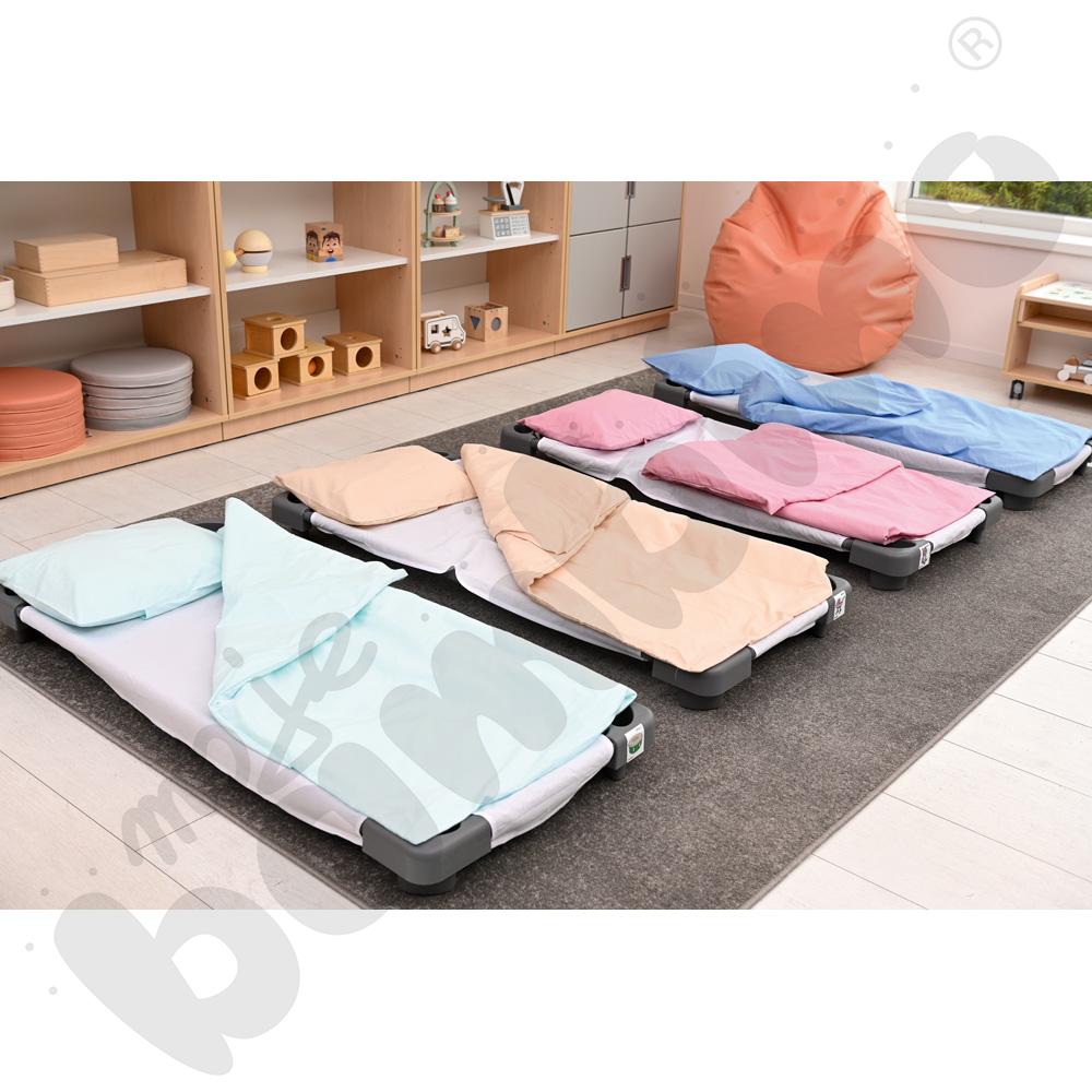 Komplet pościeli z wypełnieniem - białej z jeżykami