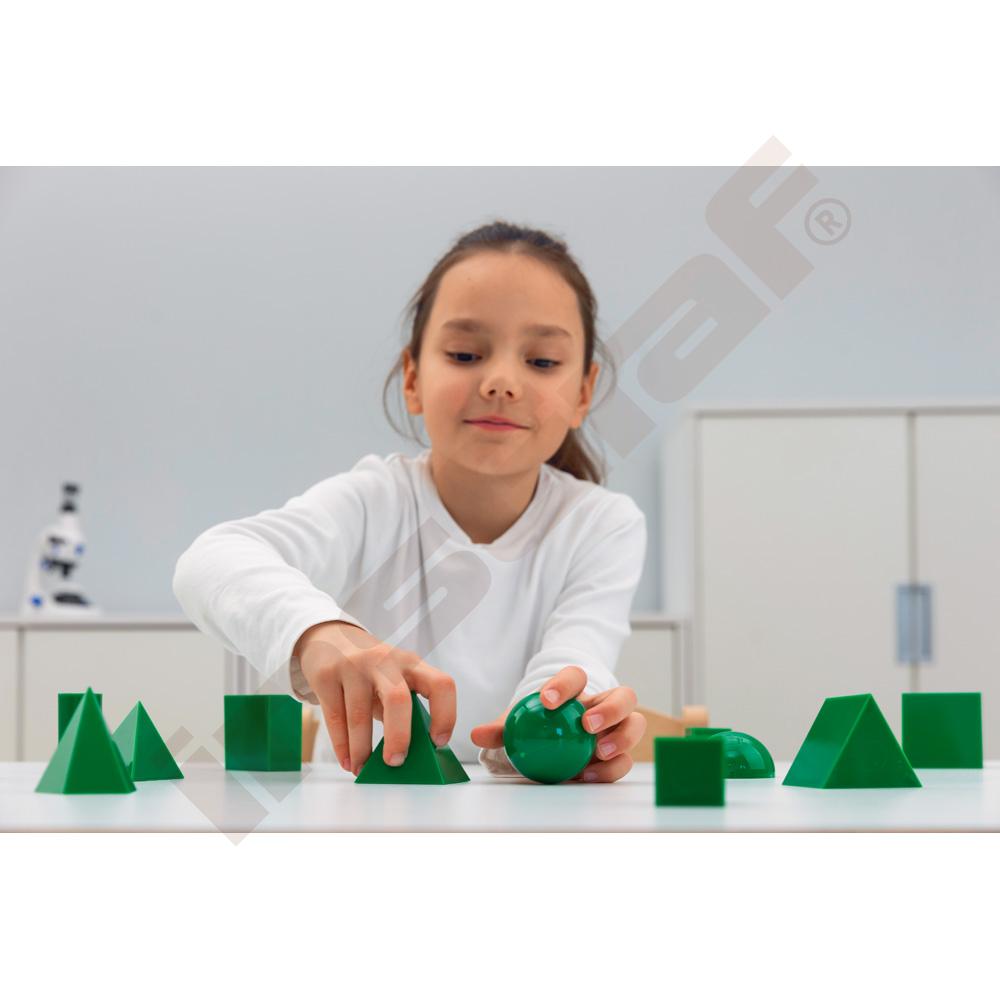 Geometrická tělesa z plastu