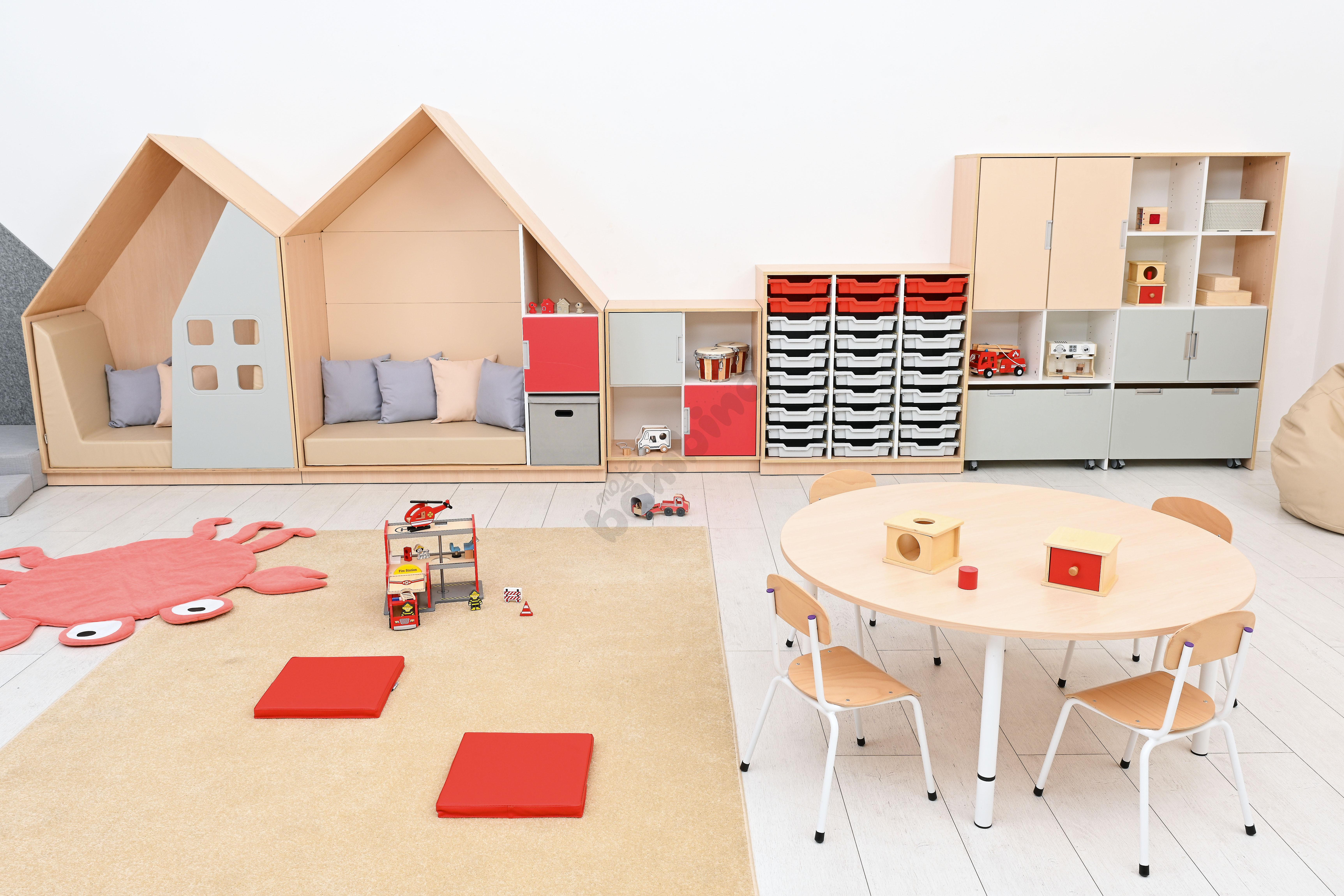 Sala przedszkolna Quadro w kolorystyce czerwono-szarej 