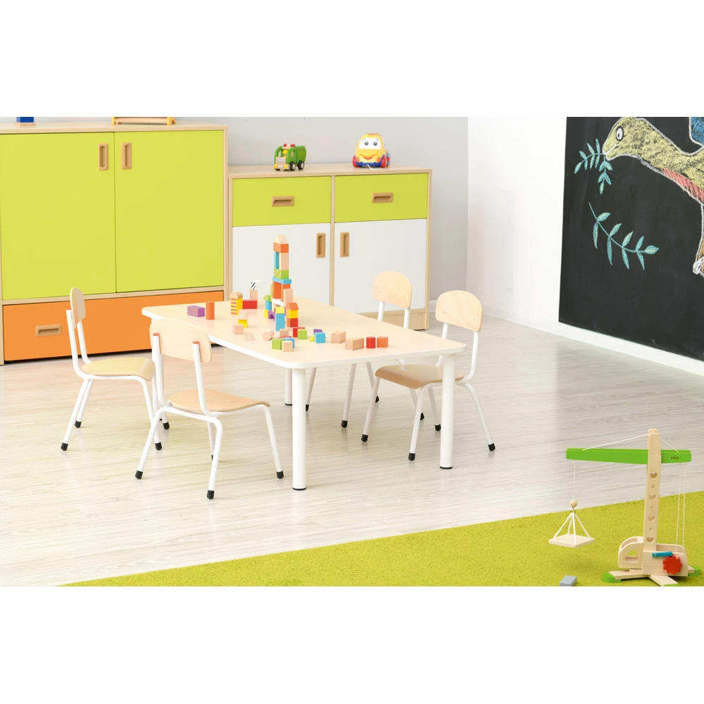 Stoly s kovovou konstrukciou