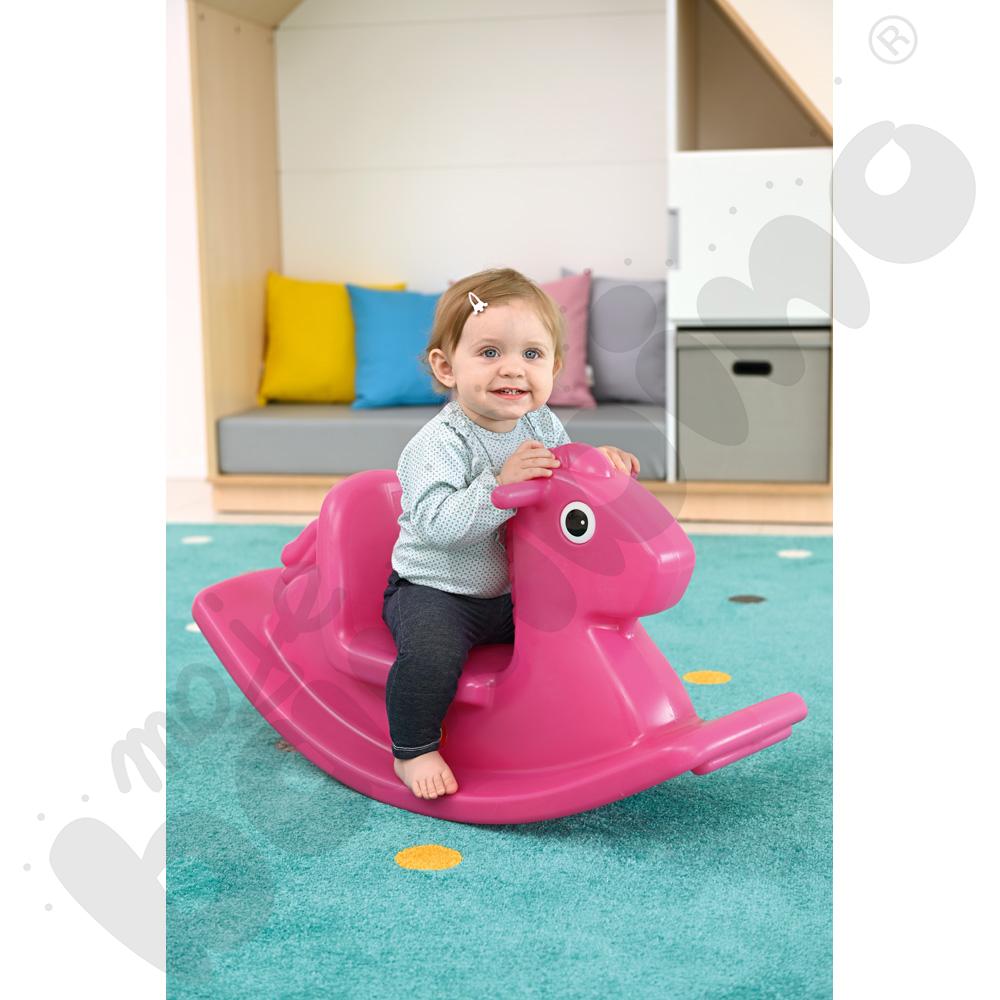 Koń na biegunach różowy