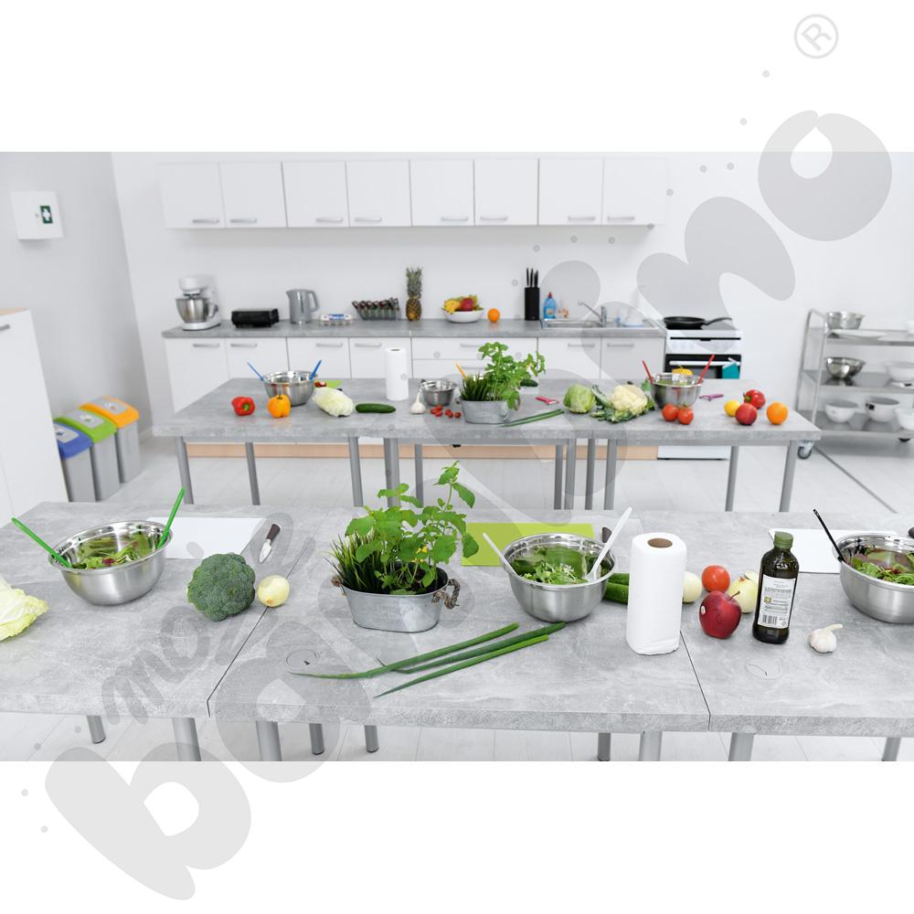 Stół roboczy kuchenny z gniazdem zasilającym