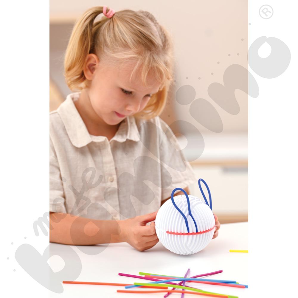 Piłka sensoryczna z kolorowymi paskami