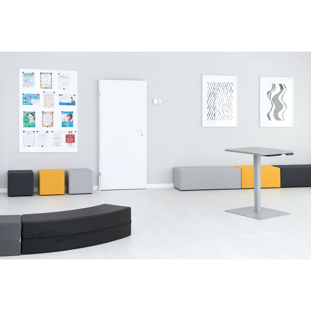 Štvorcový stôl 70 x 70 cm s elektrickou reguláciou výšky – sivý