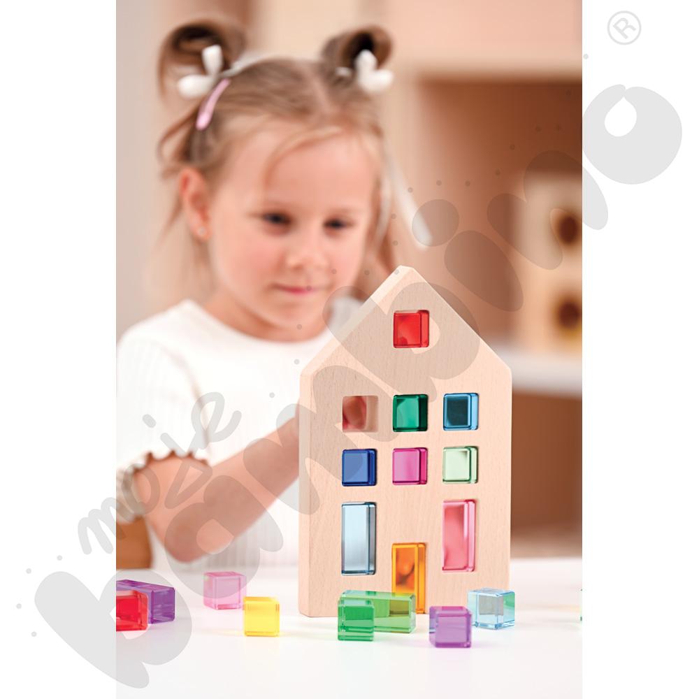 Drewniane domki z akrylowymi kostkami