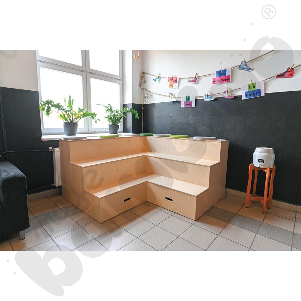 Schody narożne szkolne