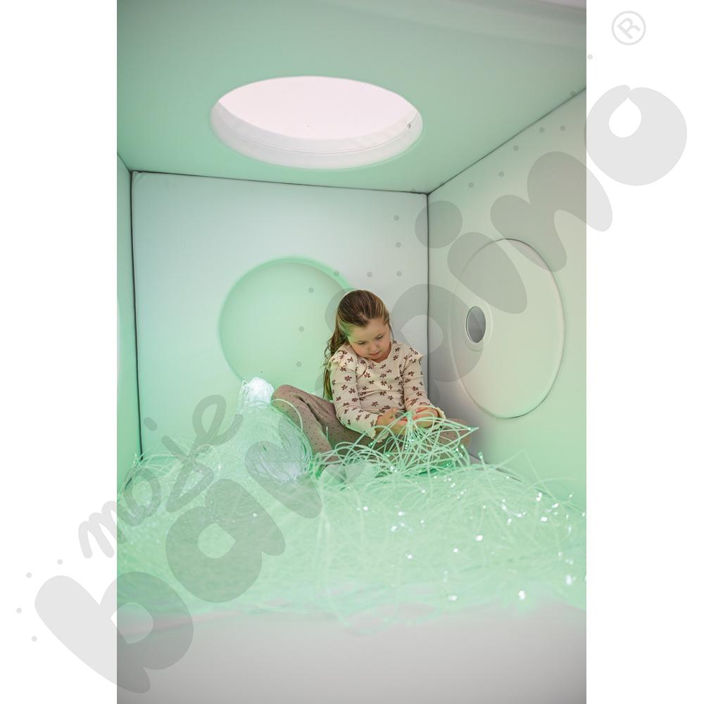 Biały domek - lustrzane odbicie