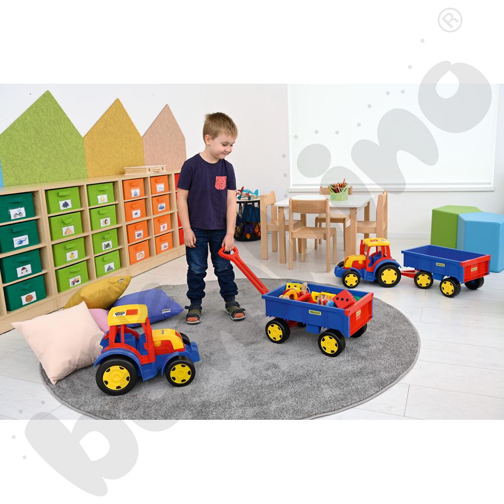 Traktor gigant z przyczepą