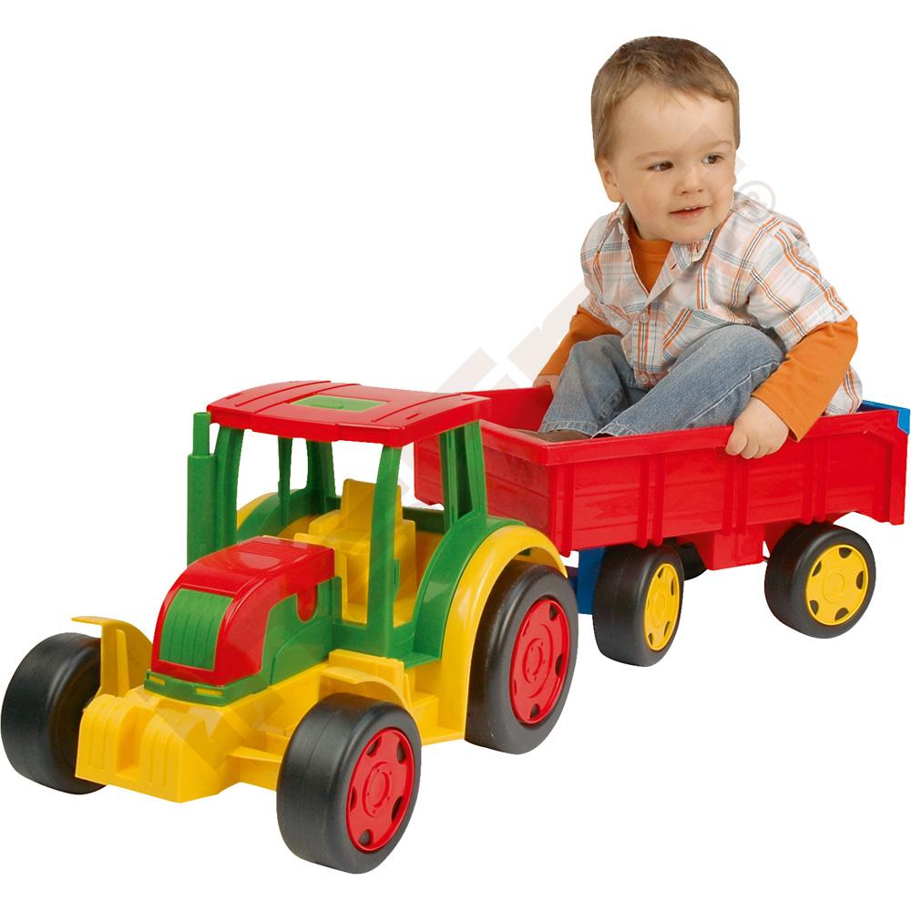Traktor gigant s prívesom