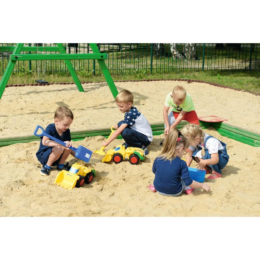 Sandspielzeug und Spielhäuschen