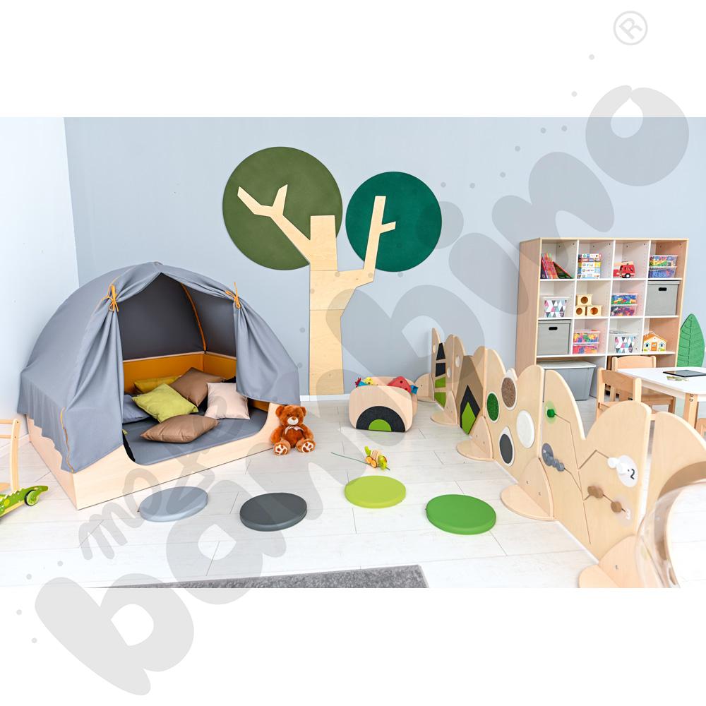 Kącik relaksacyjny z baldachimem