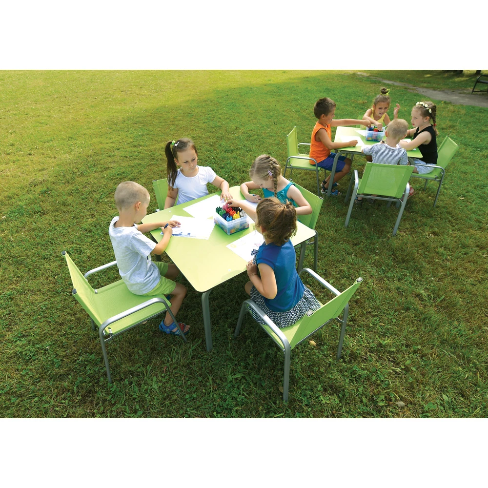 Außenmöbel für Schulen