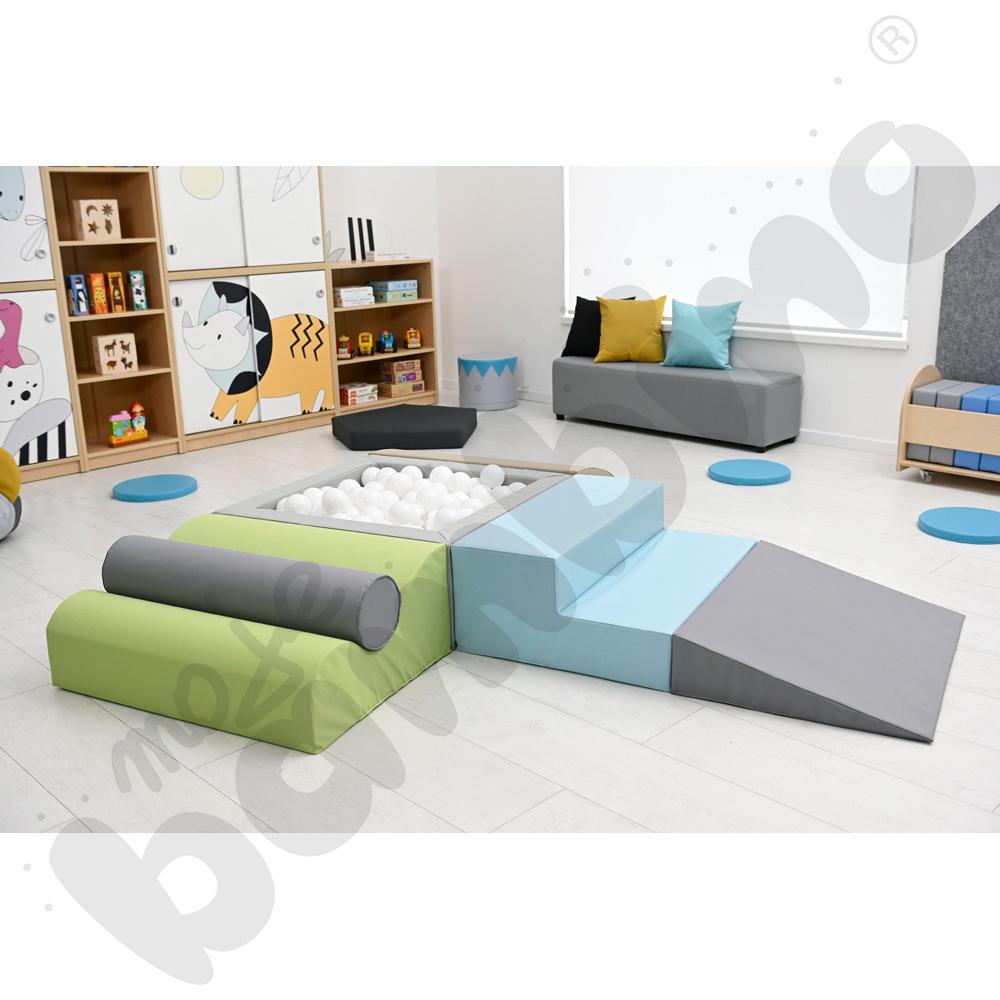 Zestaw pianek z kwadratowym basenem