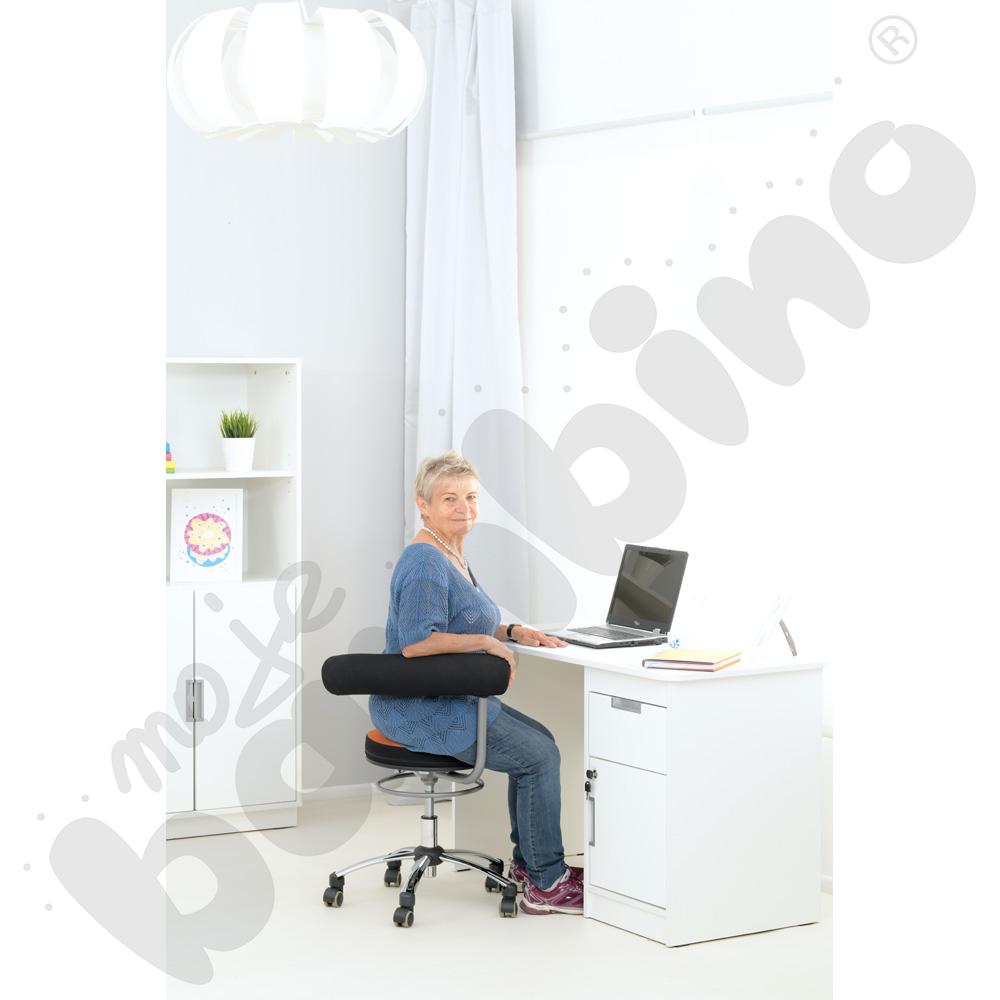 Krzesło multifunkcyjne Sanus, tkanina, kółka samohamujące - pomarańczowo-czarne