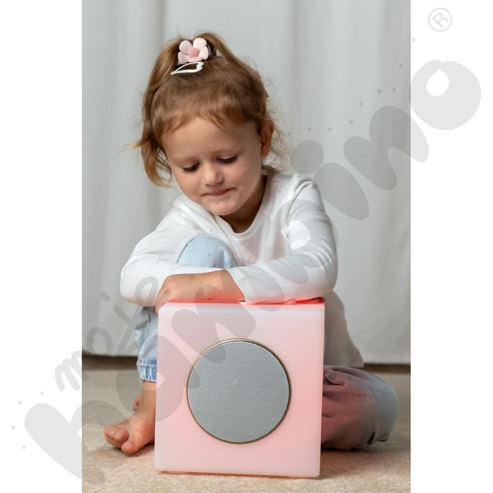 Lampa LED - sześcian z głośnikiem