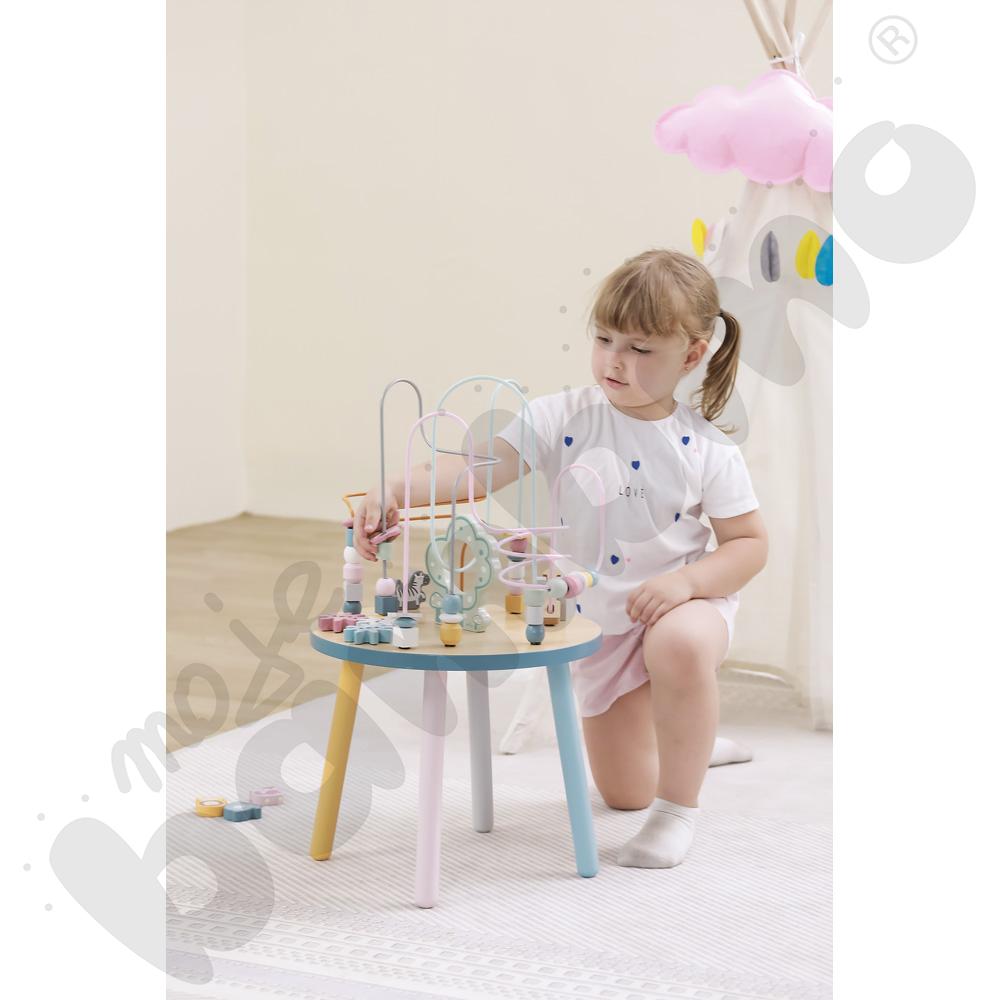 Drewniany stolik edukacyjny - przeplatanka