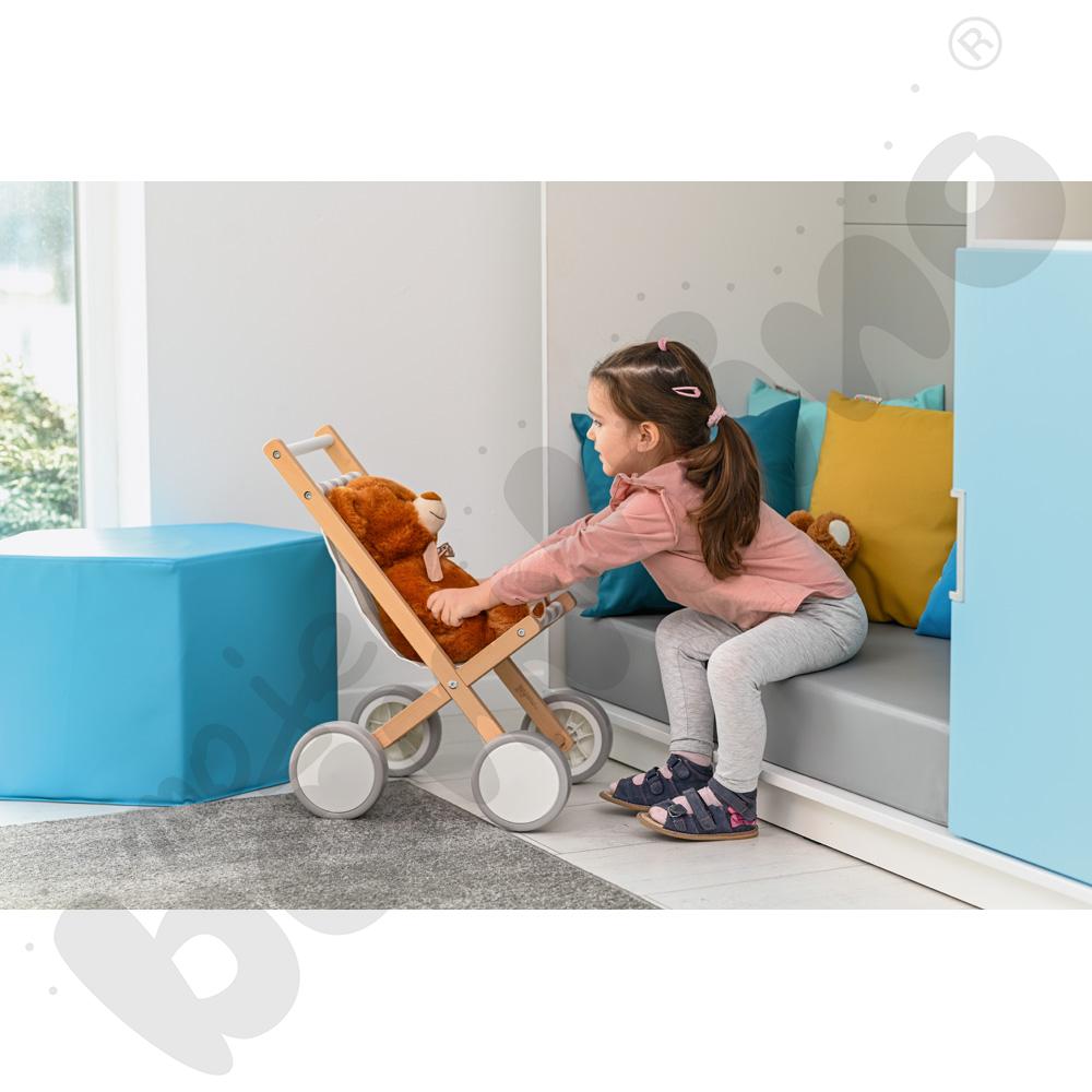 Drewniany wózek-leżaczek