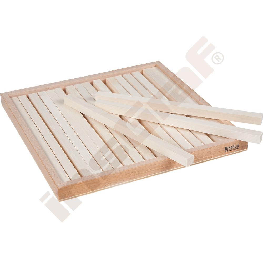 Montessori hranoly k hnědým schodům