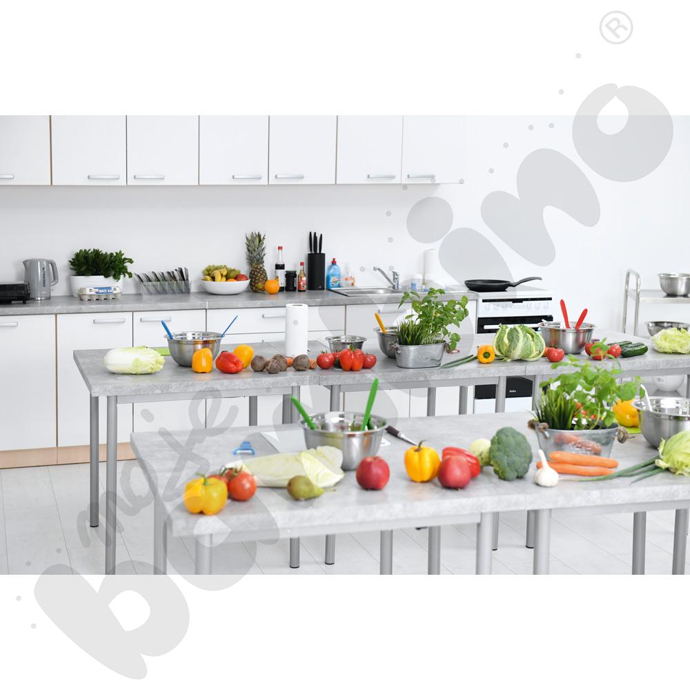 Stół roboczy kuchenny z gniazdem zasilającym