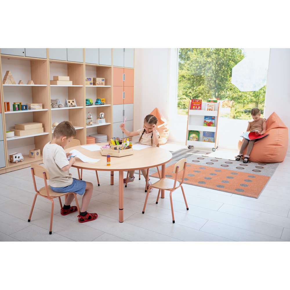 Stôl Quadro s reg. výšky, okrúhly s púdrovou hranou, so 4 púdrovými stoličkami Bambino, veľ. 2