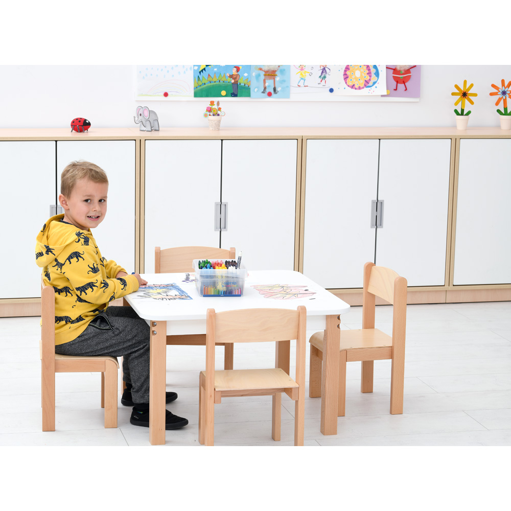 Stolička Filipko veľ. 1, výška 26 cm - k stolom 46 cm - prírodná, plastové koncovky