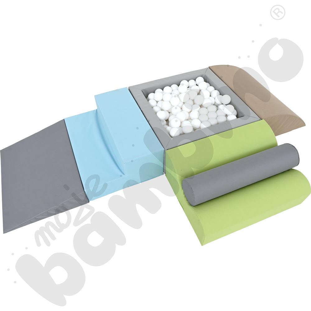 Zestaw pianek z kwadratowym basenem