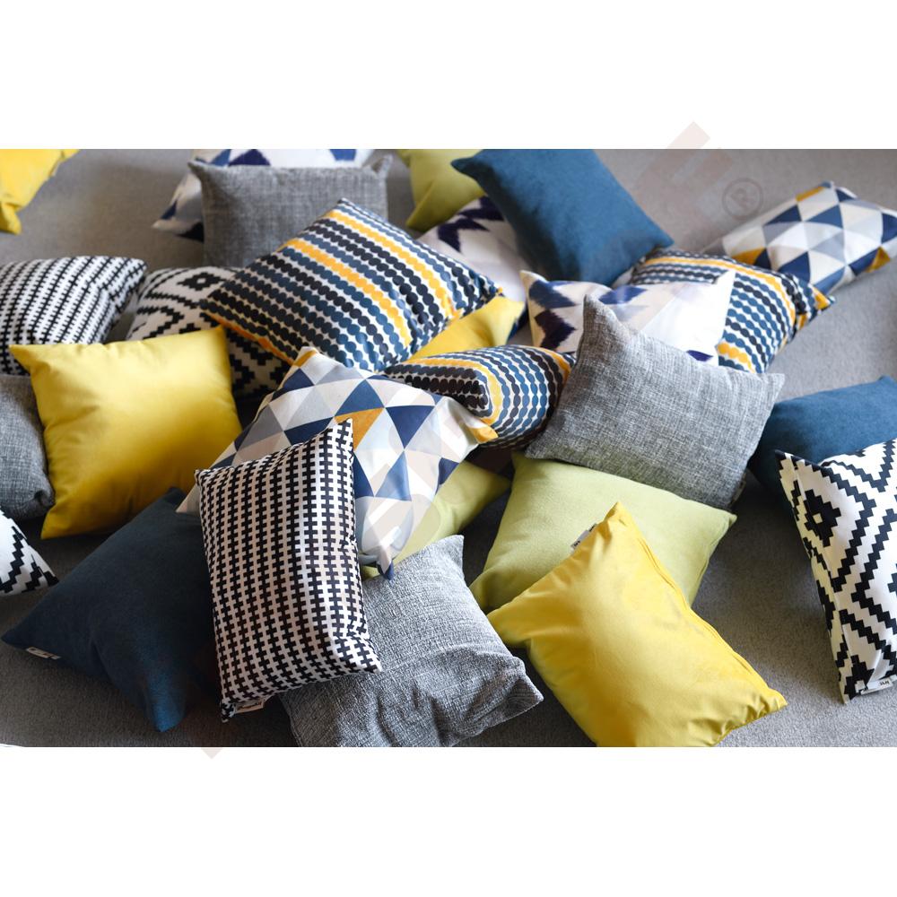 Polštářky obdélníkové 2 ks motiv trojúhelníky