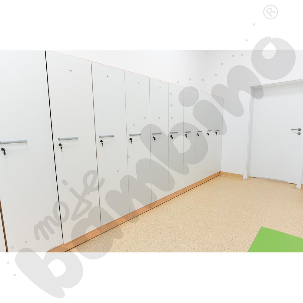 Szafa ubraniowa Grande niska 2 os., gł. 39,8 - skrzynia klon jasny i białe drzwi