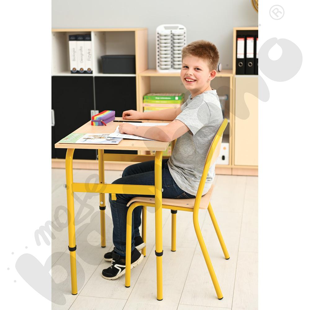 Stół Daniel 70x50 rozm. 4-6, 1-os., stelaż musztardowy, blat klon 375, obrzeże ABS, narożniki proste