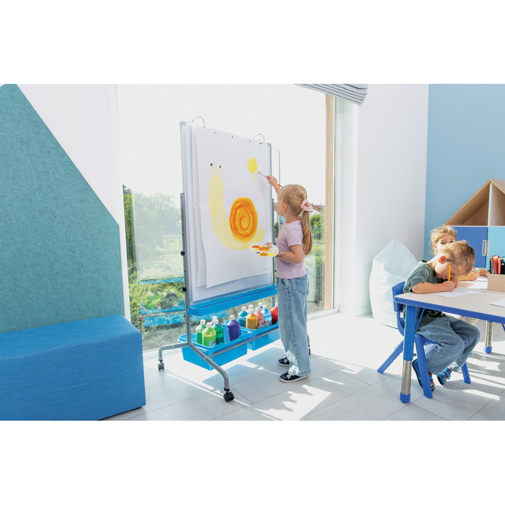 Mobilná, magnetická, nasucho stierateľná tabuľa 75 x 100 cm - modré úložné boxy