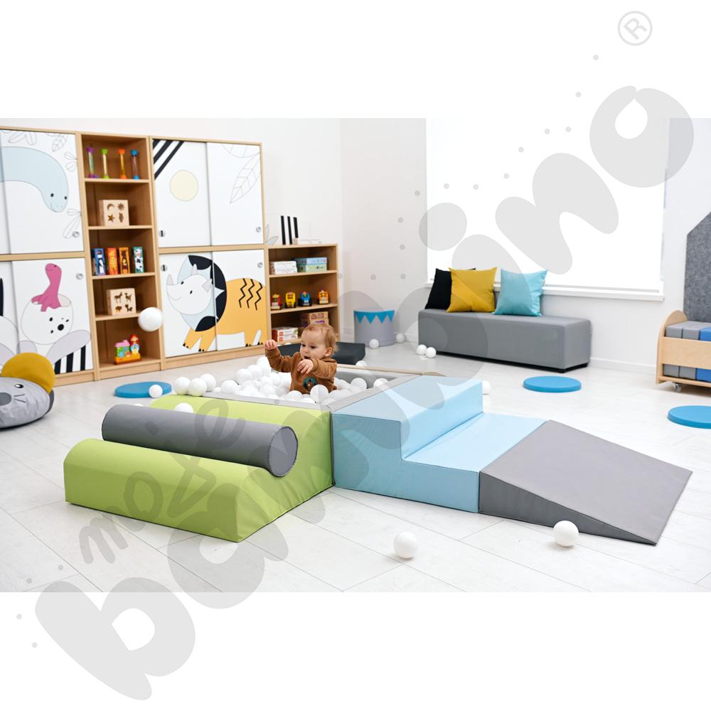 Zestaw pianek z kwadratowym basenem