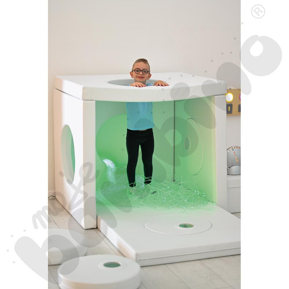 Biały domek - lustrzane odbicie