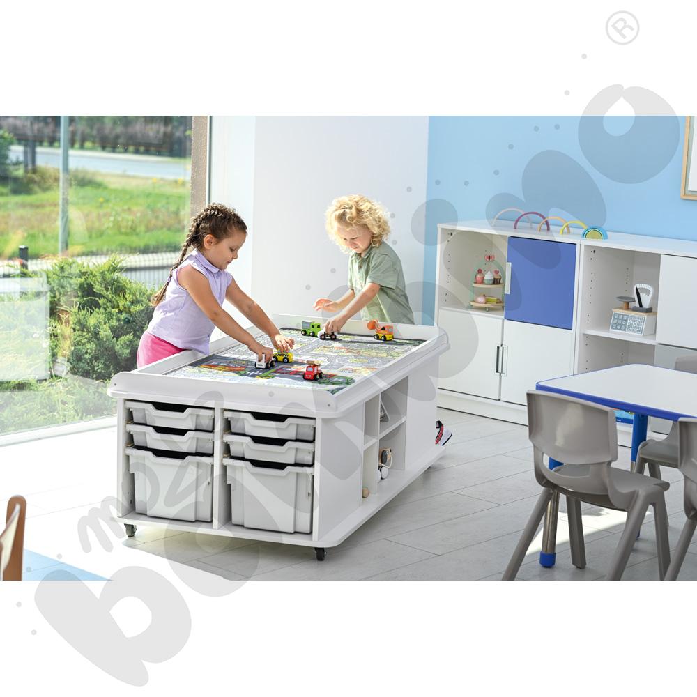 Stolik prostokątny na matę biały