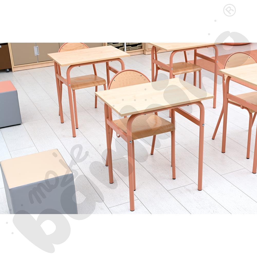 Stół Daniel 70x50 rozm. 6, 1-os., stelaż łososiowy, blat klon 375, obrzeże ABS, narożniki proste