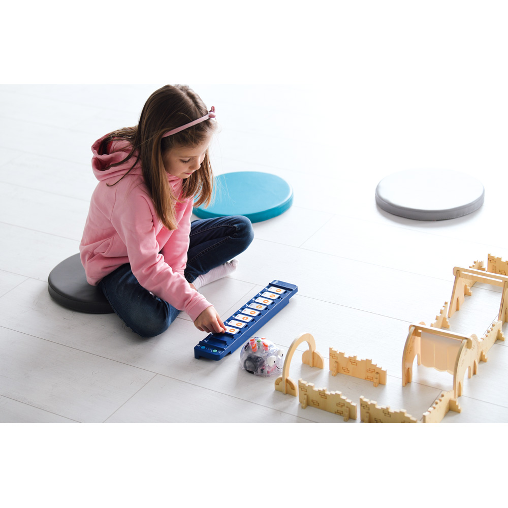 Prekážková dráha k robotom Bee-Bot