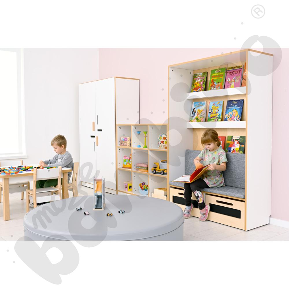 Biblioteczka NEA z materacem