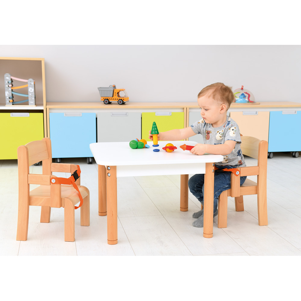 Stolička Krištof s bezpečnostným pásom - výška 21 cm - k stolom 40 cm, plastová koncovka