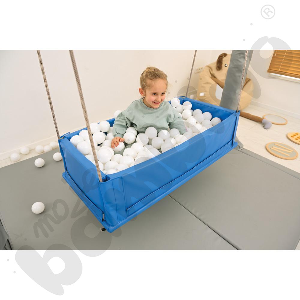 Basen podwieszany z piłeczkami