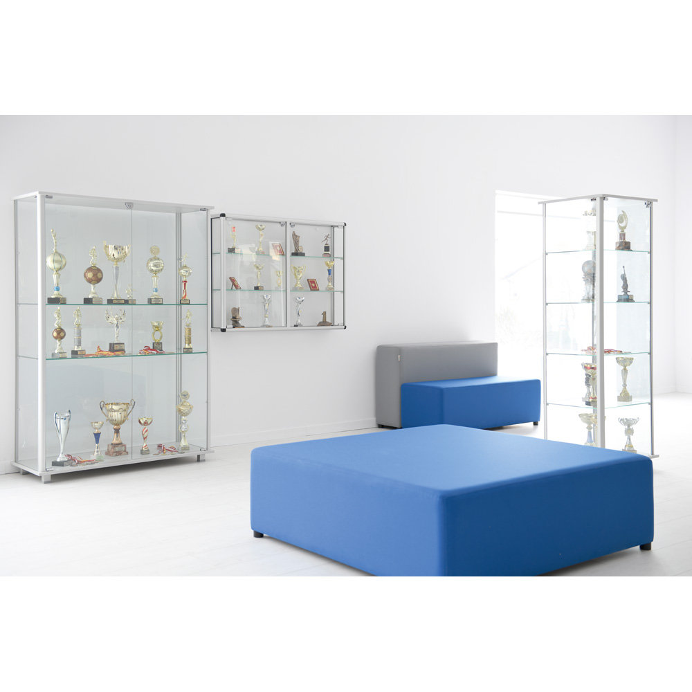 Vitrína stojaca na nožičkách dvojdverová 120 x 180 x 50 sivá – uzamykateľná