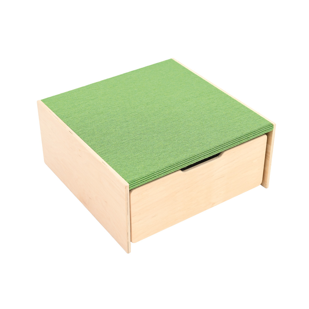 Štvorcové pódium so zásuvkou, výška 30 cm - svetlozelený