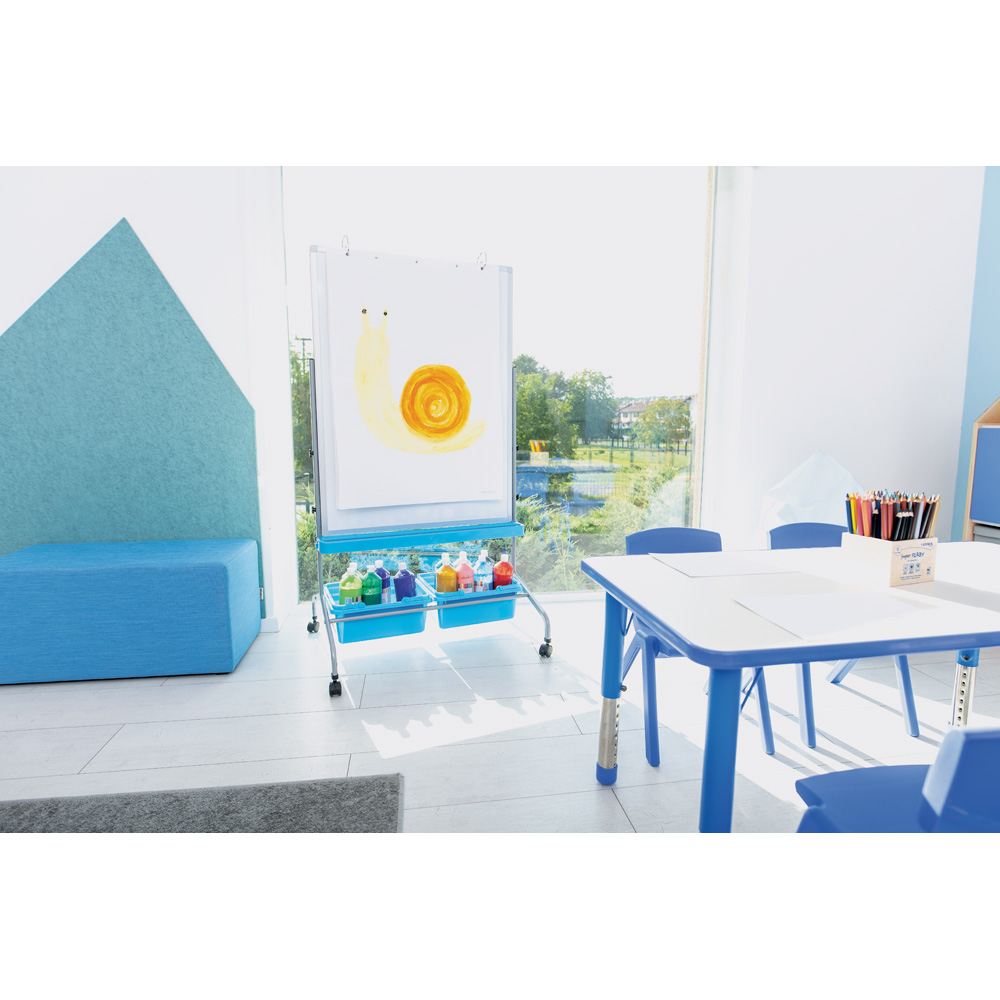 Mobilná, magnetická, nasucho stierateľná tabuľa 75 x 100 cm - modré úložné boxy