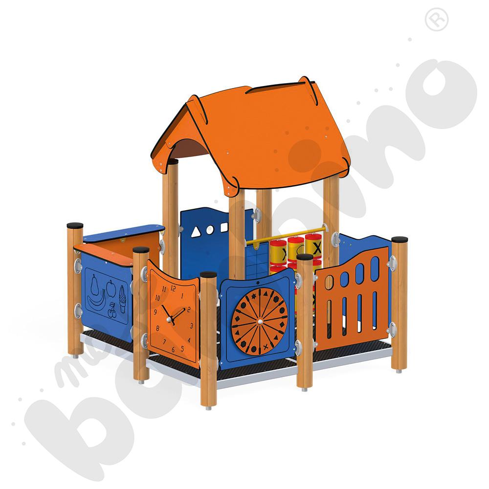 Orbis - chatka Jasia, drewniane słupy