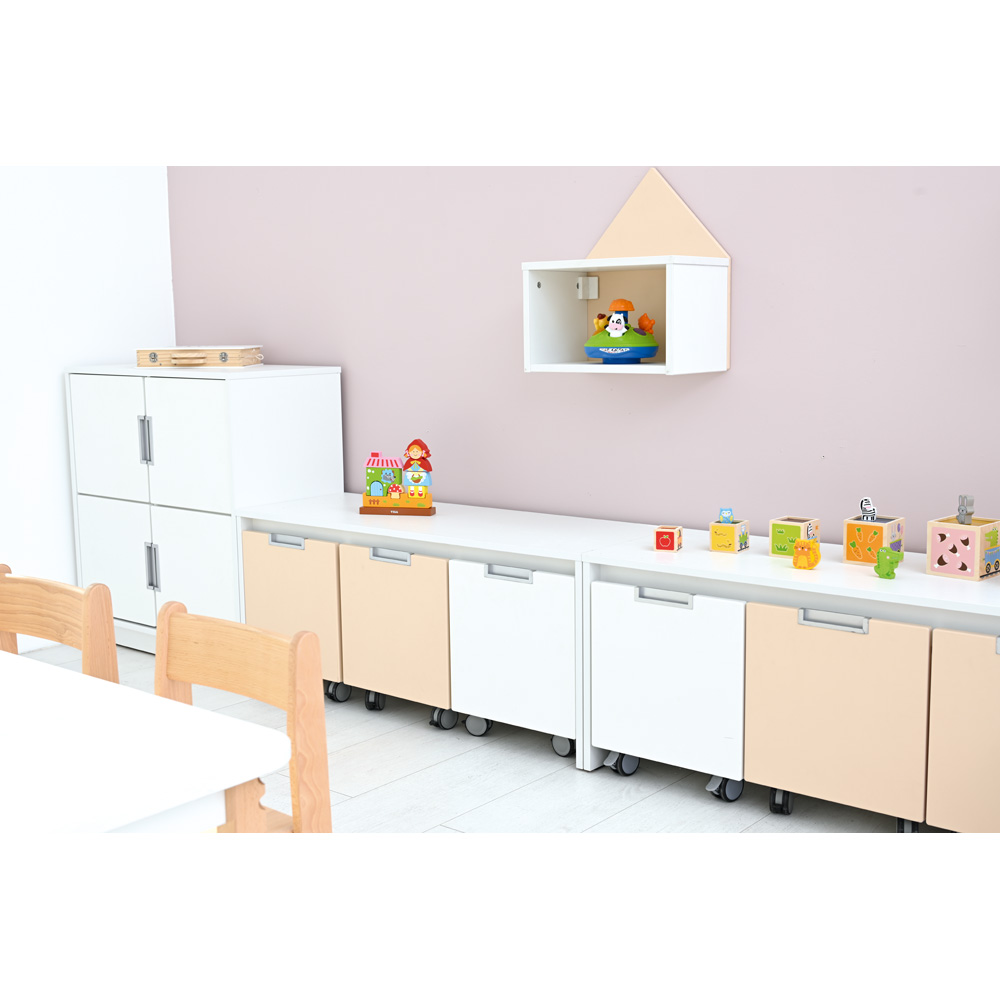 Quadro - lavička nad 3 malé úložné boxy, biela