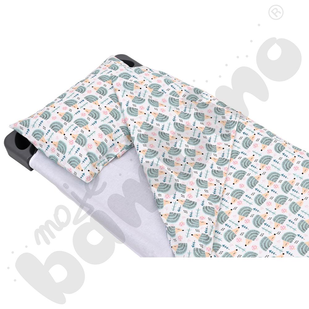 Komplet pościeli z wypełnieniem - białej z jeżykami