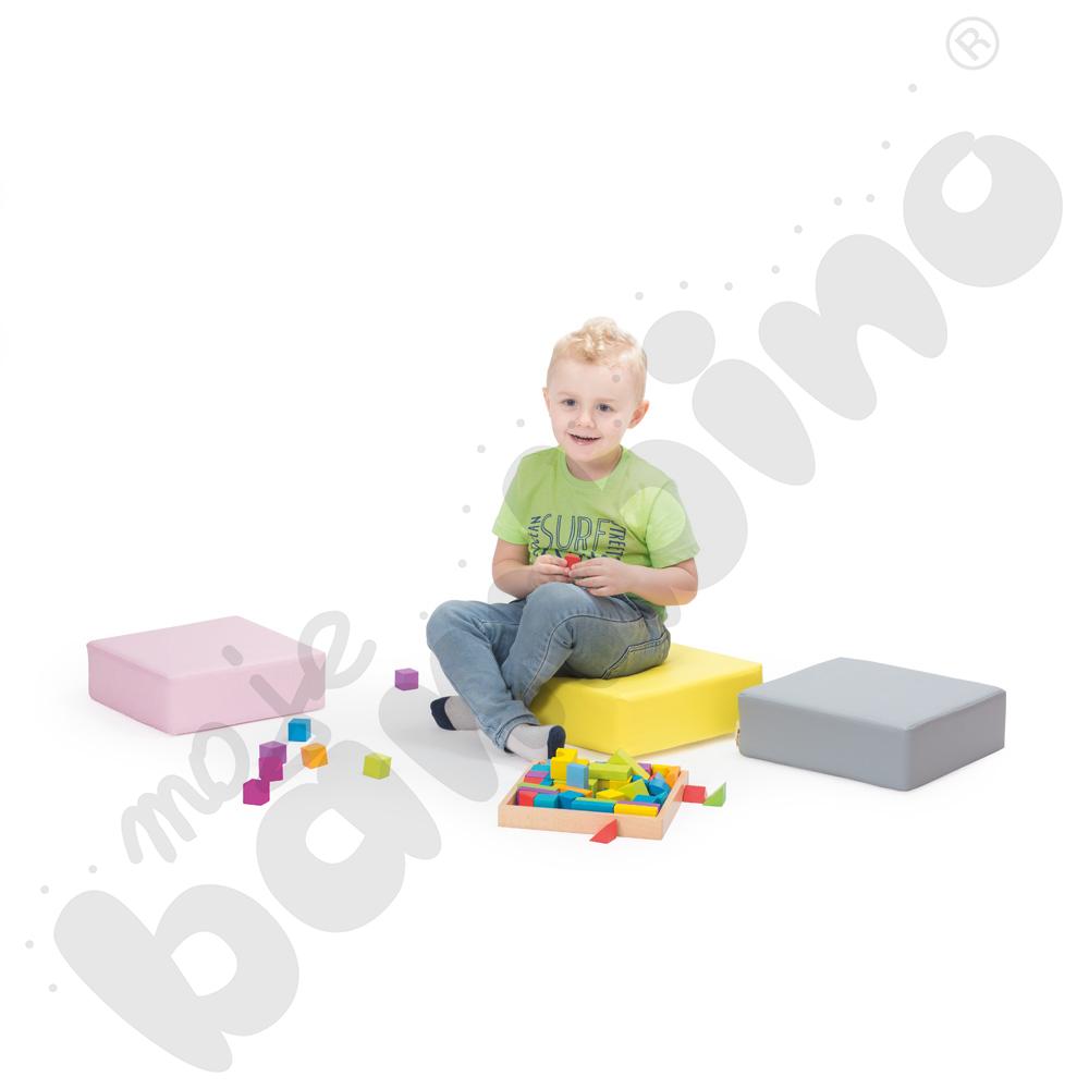 Pufka tęczowa kwadratowa pastelowa jasnoróżowa