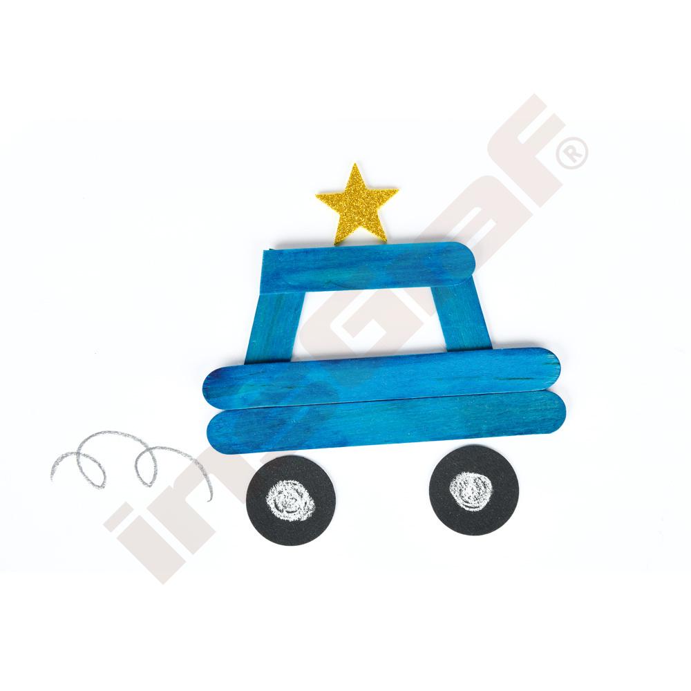 Polizeiwagen aus Holzstäben