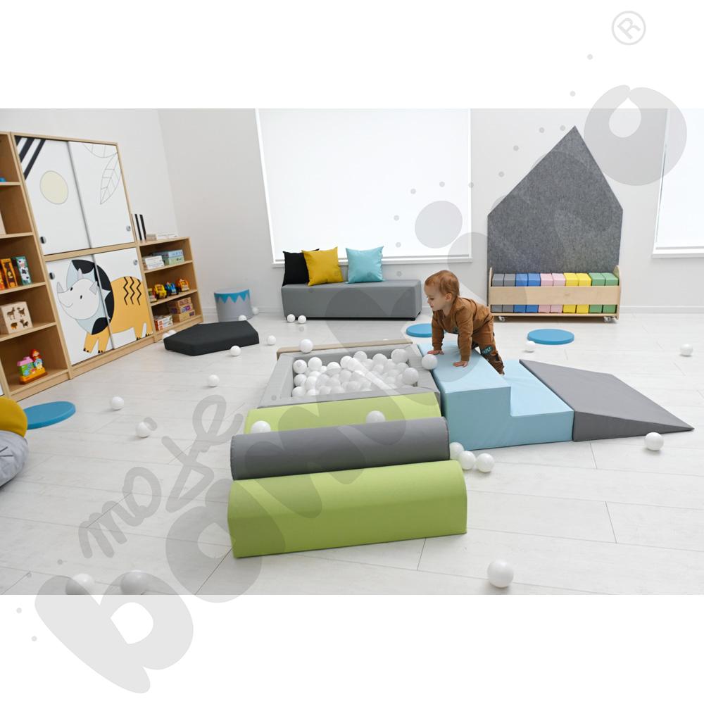 Zestaw pianek z kwadratowym basenem